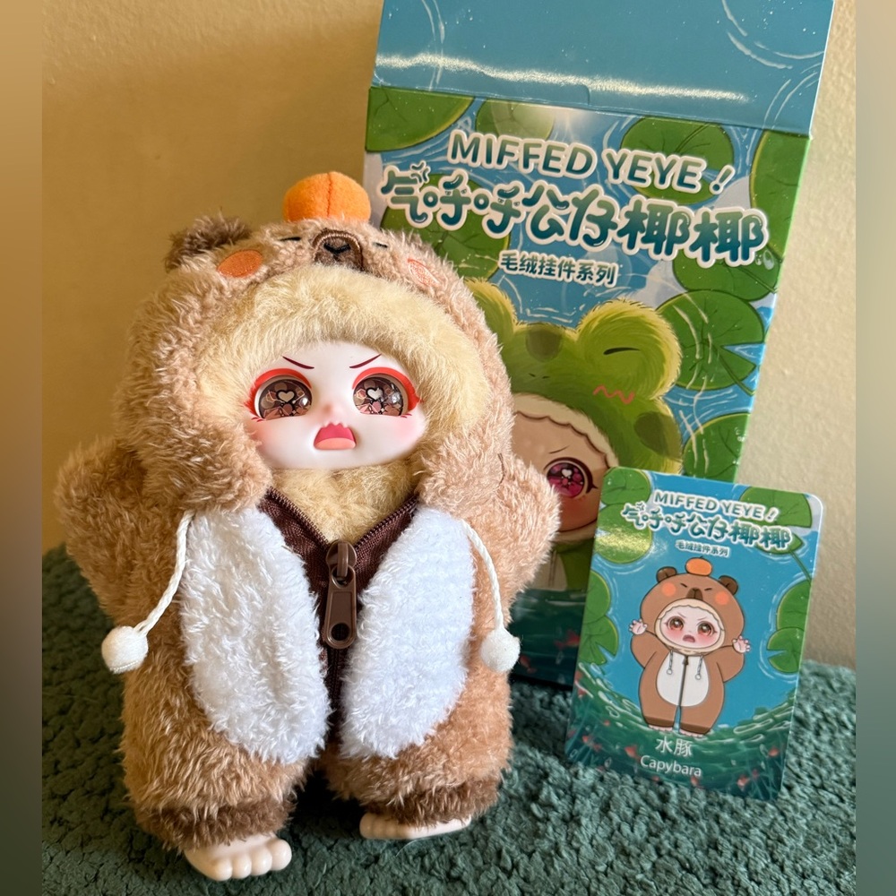Miffed Yeye – Capybara Plush Pendant